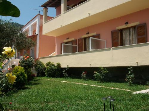 Benitses Apartment | Roza's Home and Studios