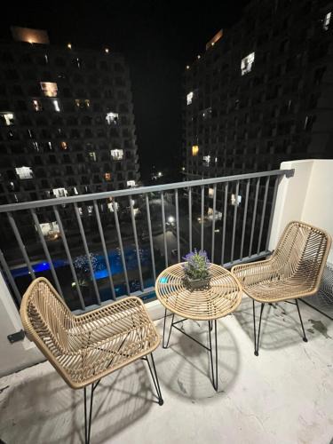 Lapu-Lapu Apartment | Saekyung Charming condo with pool and city views