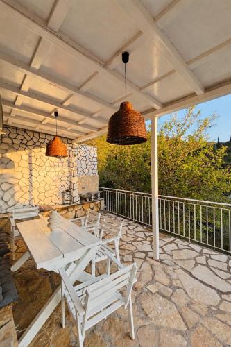 Drimonas House | Salt & Stone
