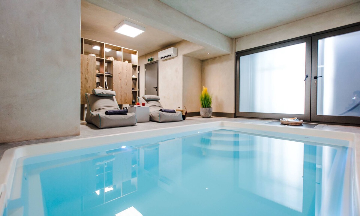 Parikia Hotel | Sandom