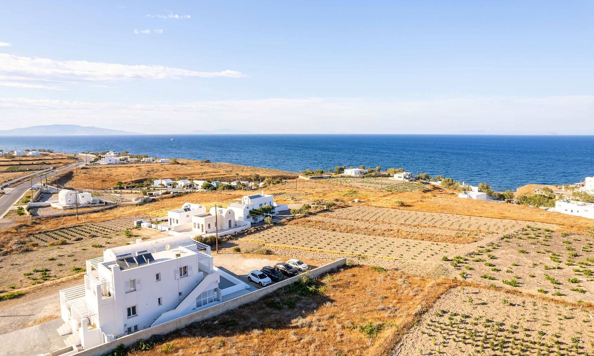 Imerovigli Apartment | Santorini's Welcoming Getaway - Blissful & Homely