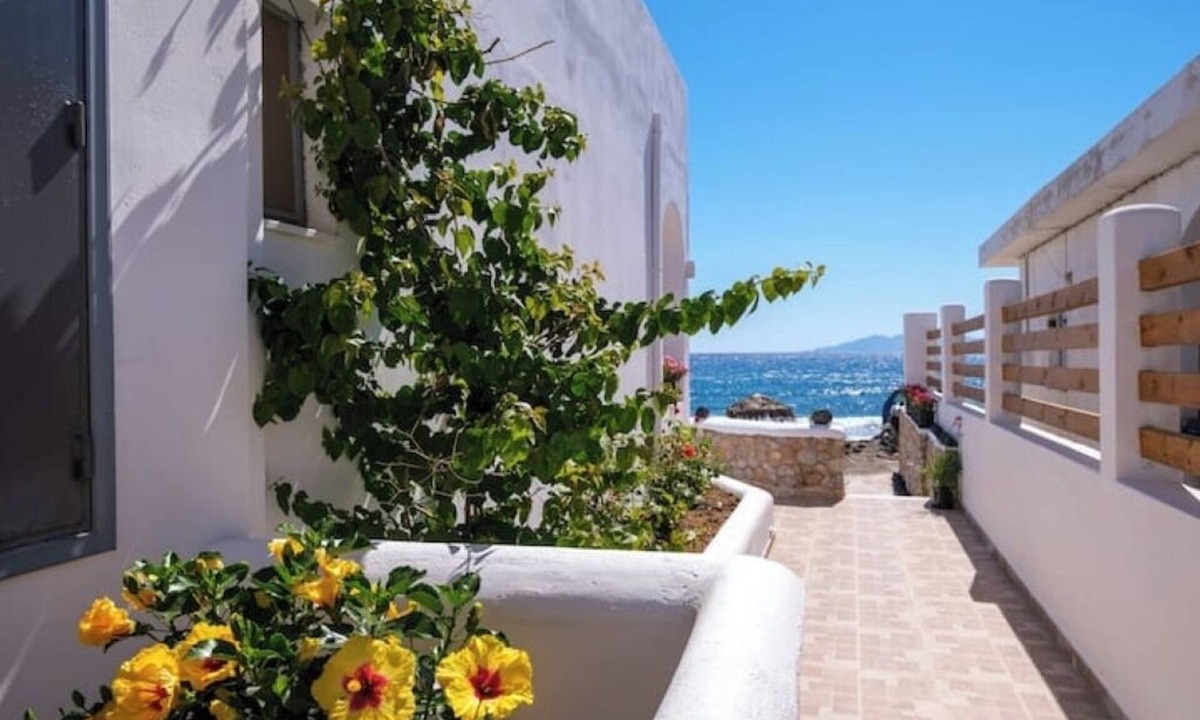 Agia Paraskevi Apartment | Sea & Sand Luxury Beach House – Cycladic Charm by Agia Paraskevi Beach