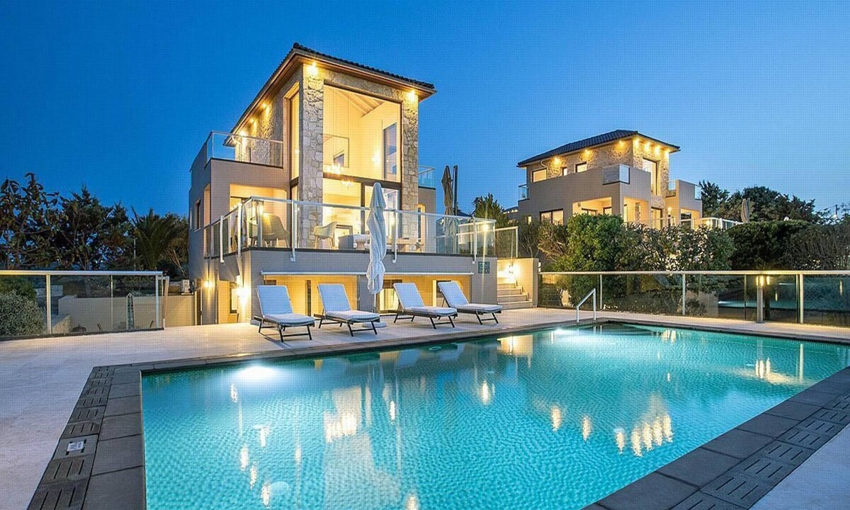 Stavros Villa | Seafront 4 bedroom villa