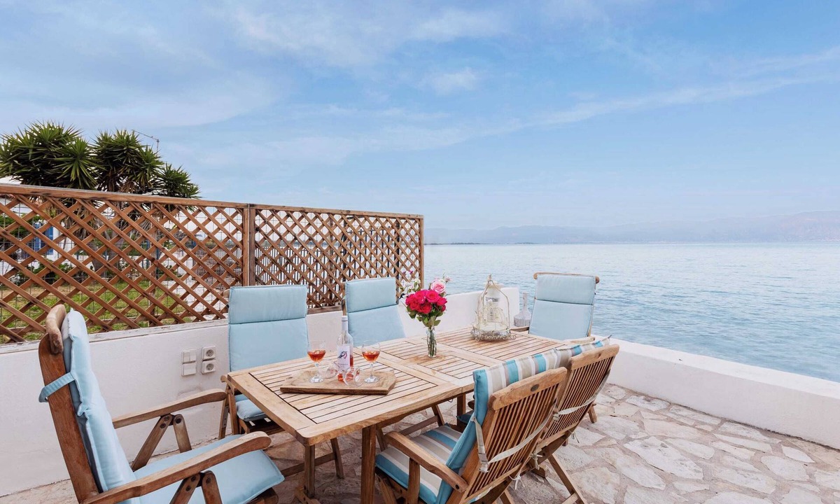 Petalidi Apartment | Seafront Evi's Hideaway - Petalidi Cozy Nest