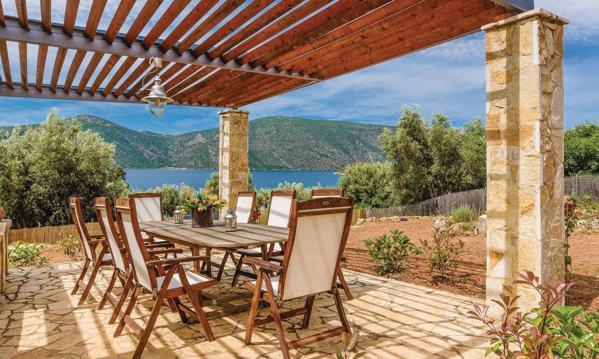 Skroponeria House | Seafront Holiday Villa