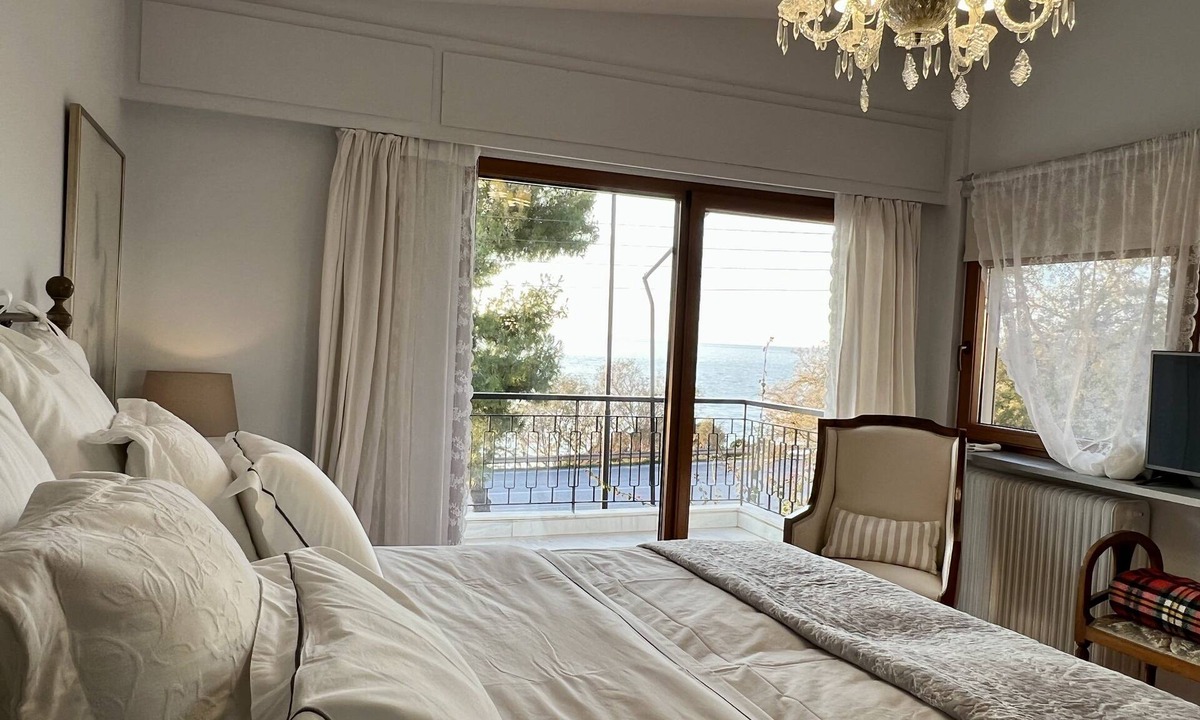 Saronida Villa | Seafront villa, 170sqm, 1min away from a sandy, almost privatenbeach! n