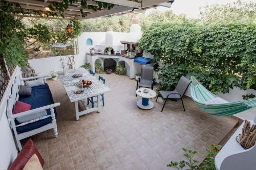 Minoa Pediada House | "Seashell " Maisonette with Private Yard