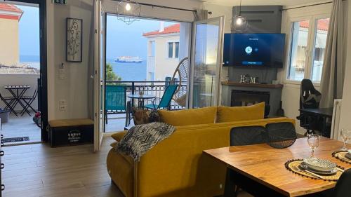 Mytilene Apartment | Seaview Luxury Apartment with private parking