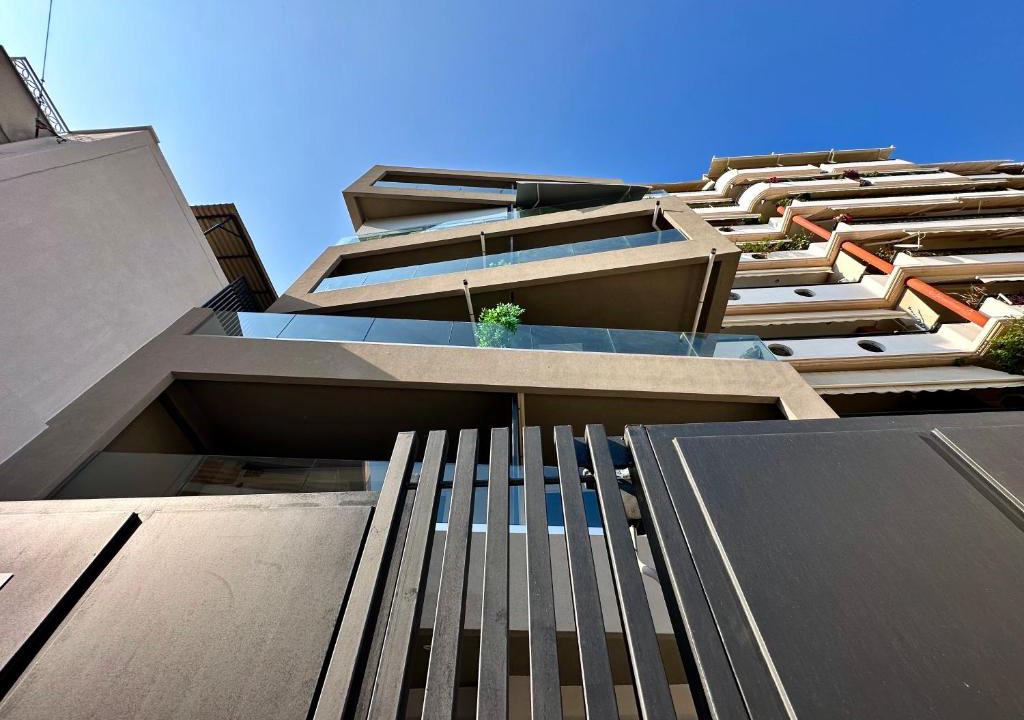 Petralona Apartment | Sky Suite Apartments - Cloud9 in the City
