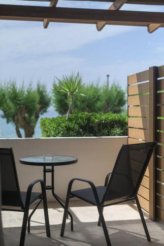 Koutsouras Apartment | Sole e Mare A1 Beachfront Sea View Apartment