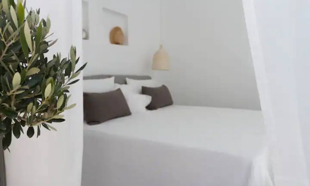 Agios Prokopios House | Spacious 2BR Flat, Pergola Veranda, 20m to Agios Prokopios Beach