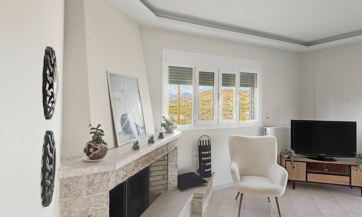 Lefkakia Apartment | Spacious 3bd Apartment in Lefkakia, Nafplio