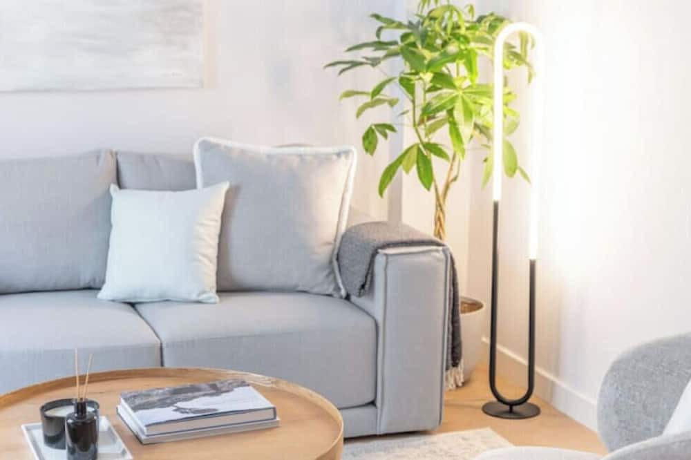 Vyronas Apartment | Spacious 3BR Retreat w/2 Baths + Fast Wi-Fi