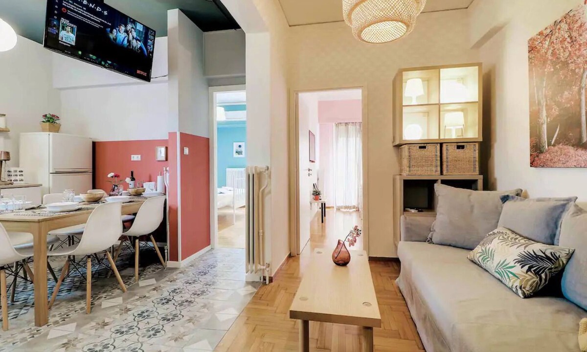 Attiki Apartment | Spacious Central Flat 3min to Metro AC Netflix PC!