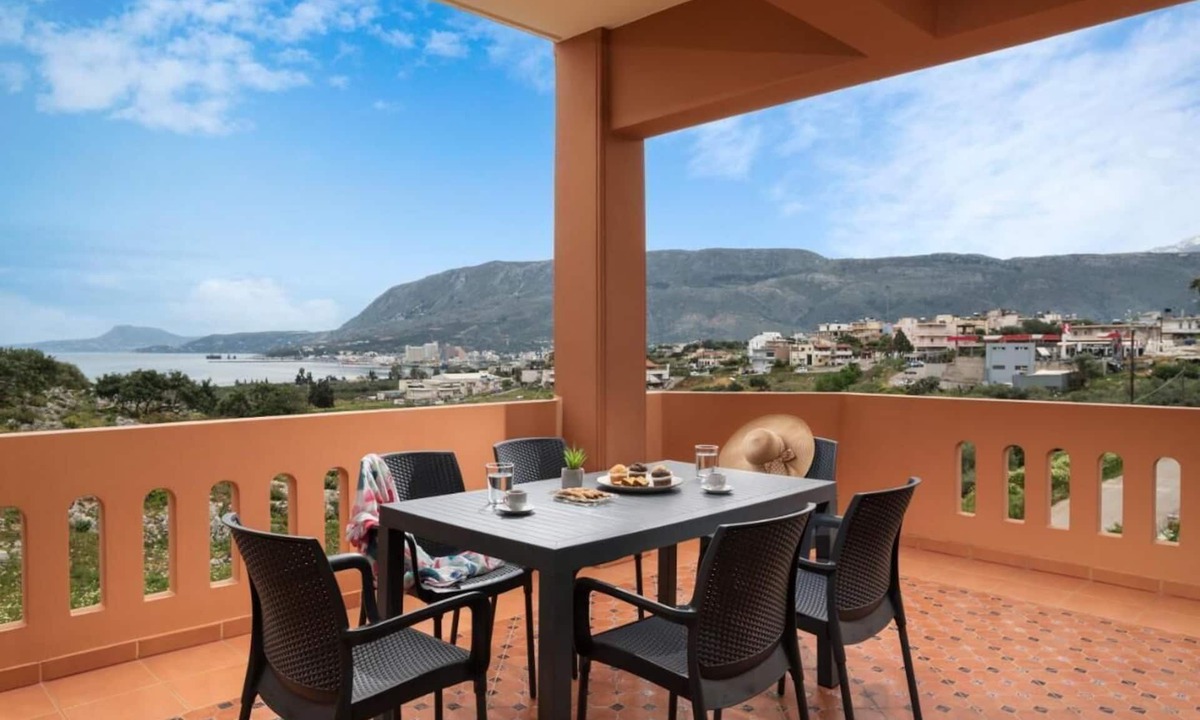 Souda Villa | Spacious maisonette with an unobstructed and panoramic view of Souda Bay