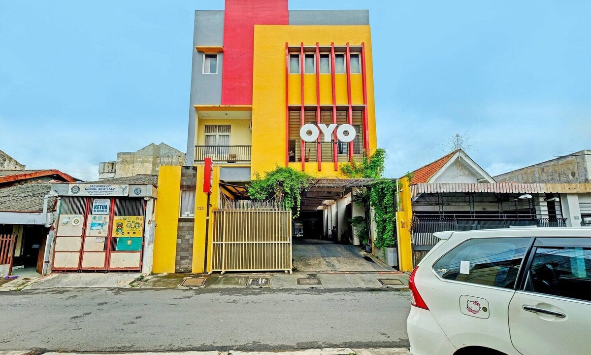 Semarang House | Spacious Triple Suite for Groups with Free WiFi