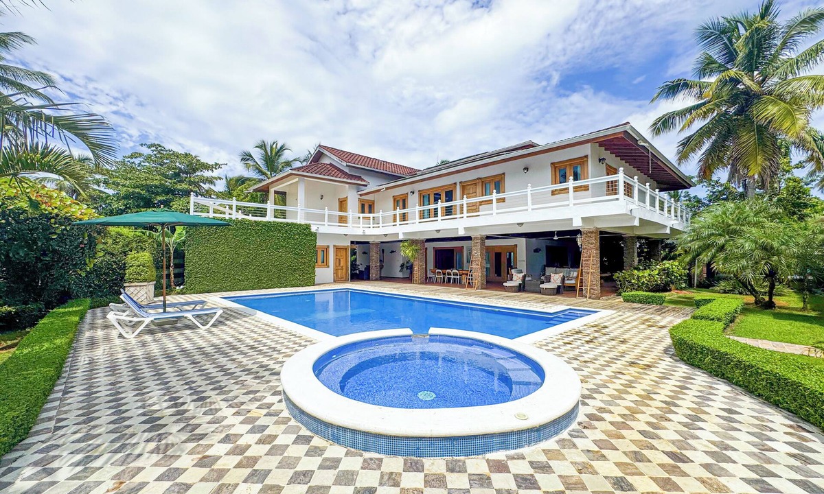 Las Terrenas Villa | Spacious Villa in Las Terrenas Pool Near Beach Housekeeping