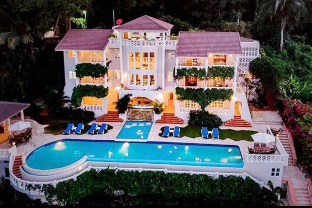 El Breton Villa | Spectacular Ocean Views - Cabrera - Sleeps 18