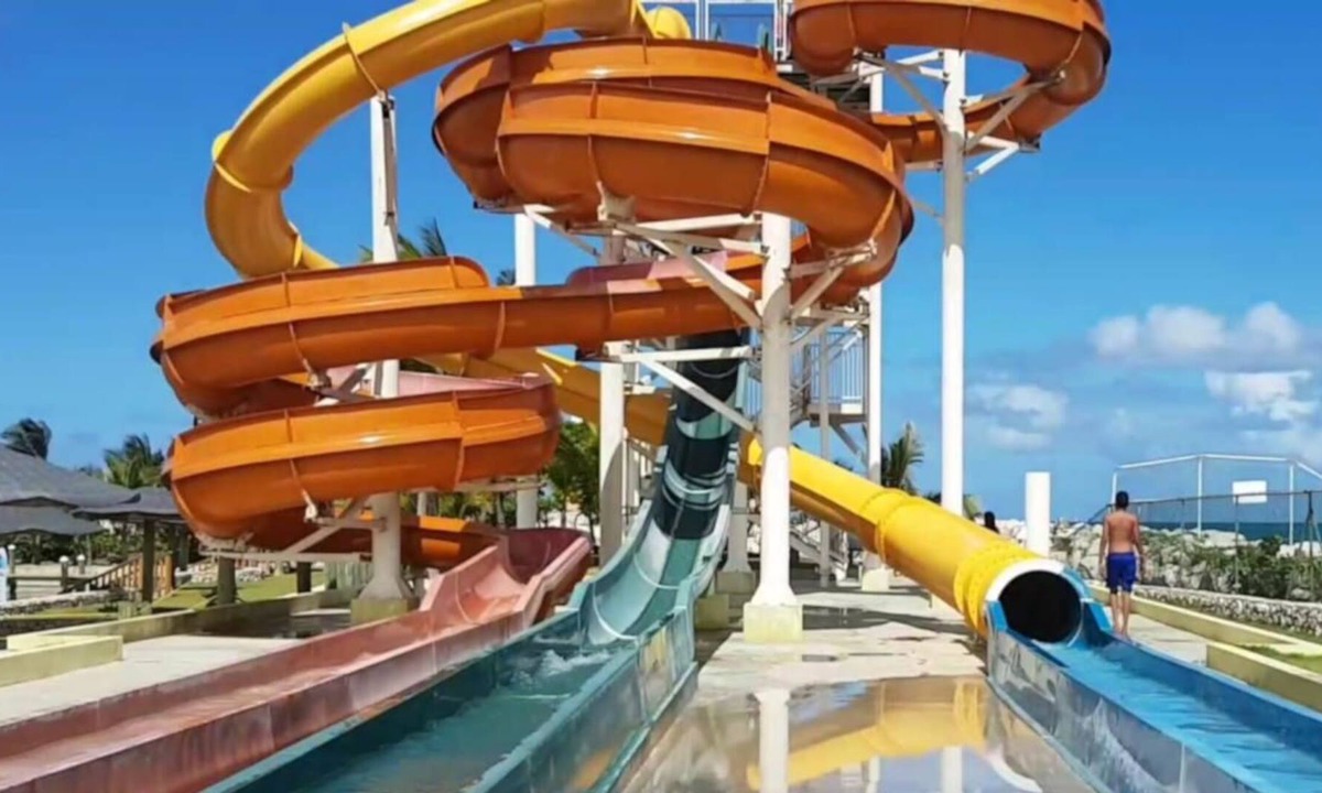 Los Maestros Apartment | Splash Into This Fabulous Waterpark Family Resort