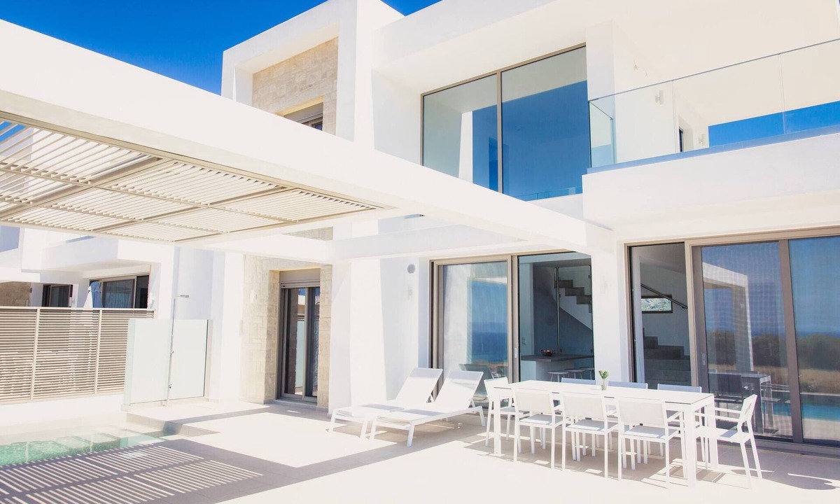 Adele Villa | Starlight Villa Guro - 4bd, 4ba, 4min To Beach