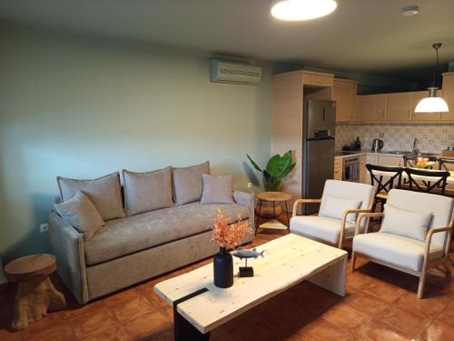 Kandia Apartment | SteliosDimitra Seafront Guest House in Kantia