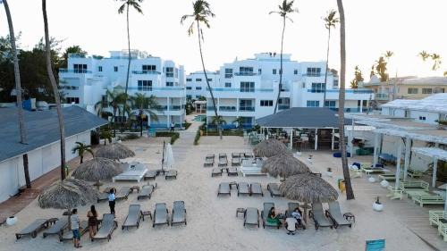 El Cortecito Apartment | Steps from the ocean and white sand, top location