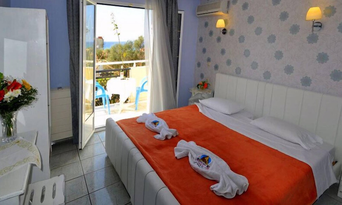 Agios Gordios Hotel | Steven's on the Hill