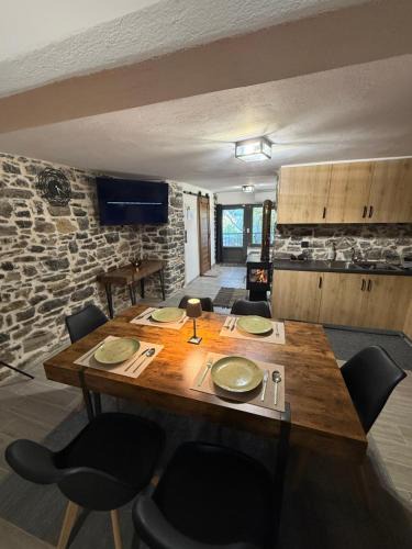 Seta House | Stone house seta