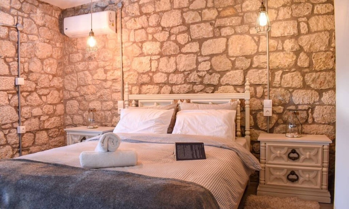 West Mani Apartment | Stone Studio With Sea Views Near the Beach