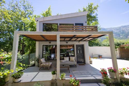 Ano Kariotes Villa | Stream House - Luxury living next to the river