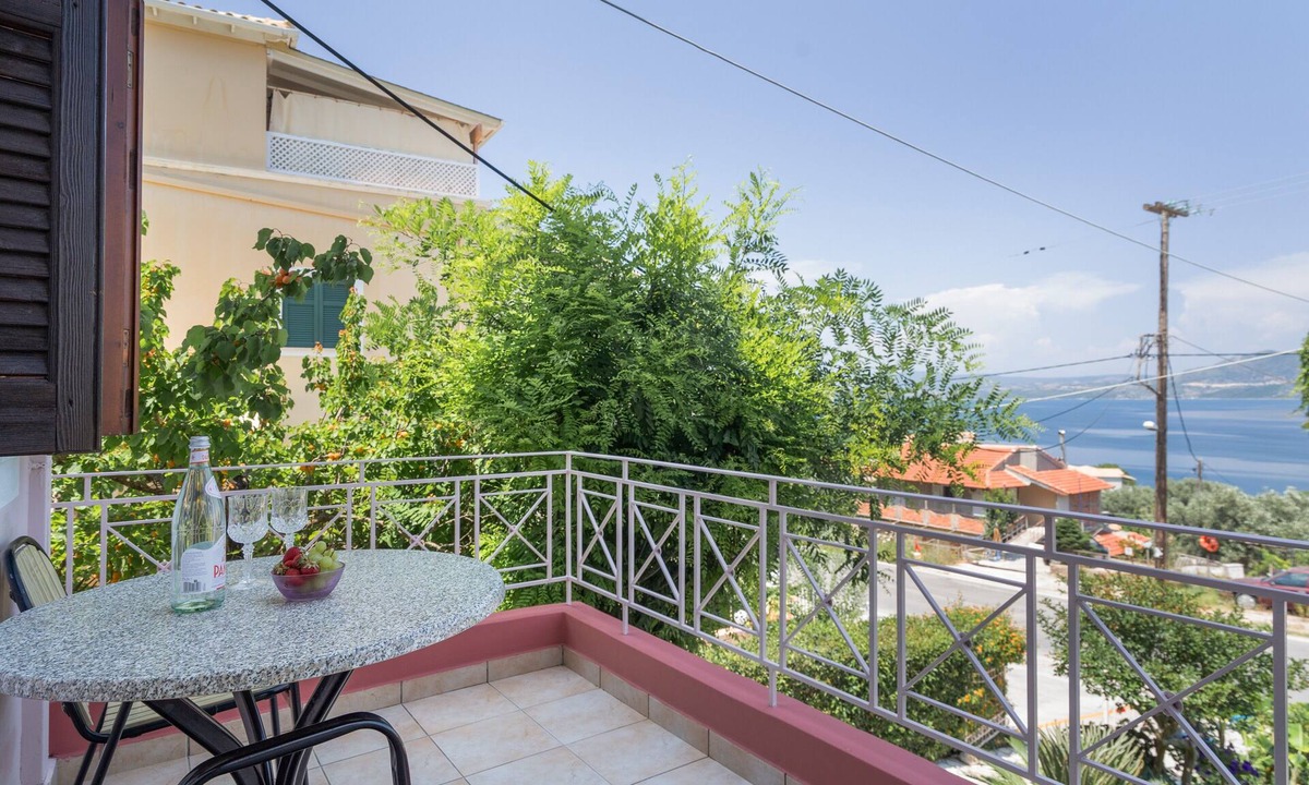 Nikiana Apartment | Studio Apartment '3 Adults No 3' with Sea View, Wi-Fi and Air Conditioning