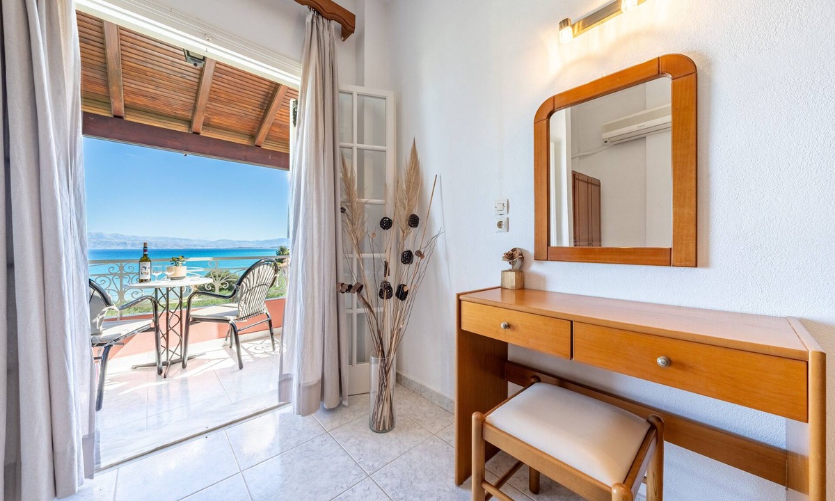 Astrakeri Apartment | Studio Apartment '8' with Sea View, Wi-Fi and Air Conditioning