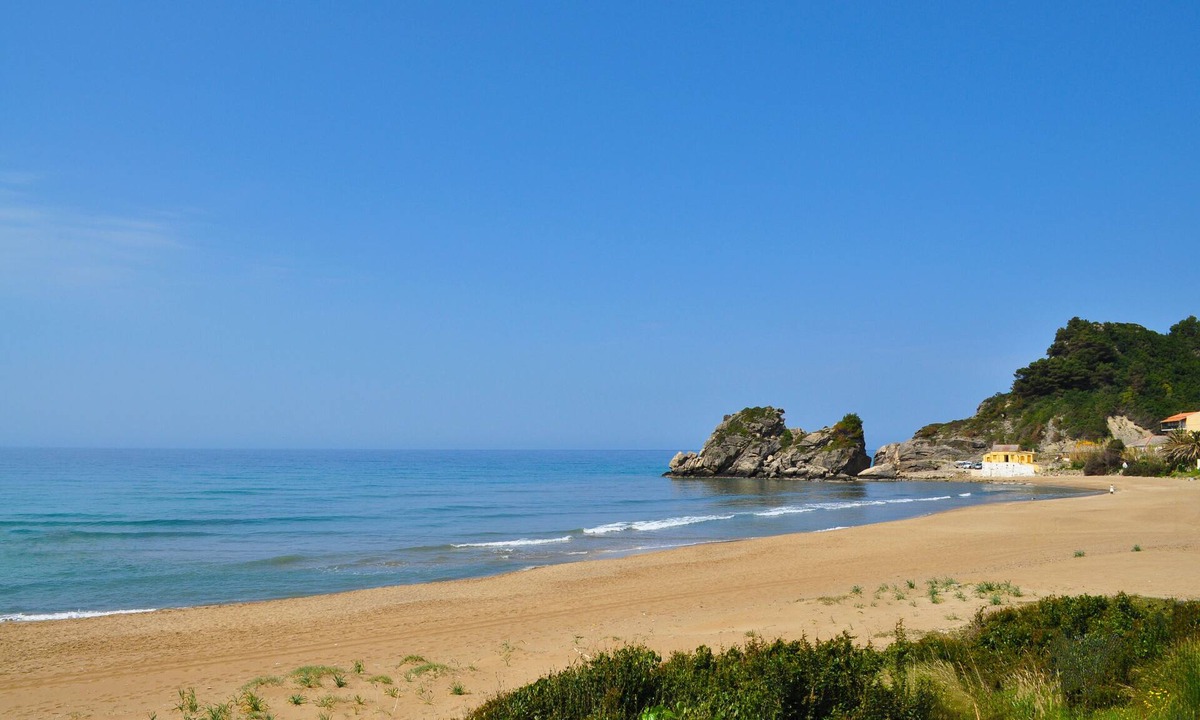 Parelia Apartment | Studio Apartment above Pelekas beach no 1