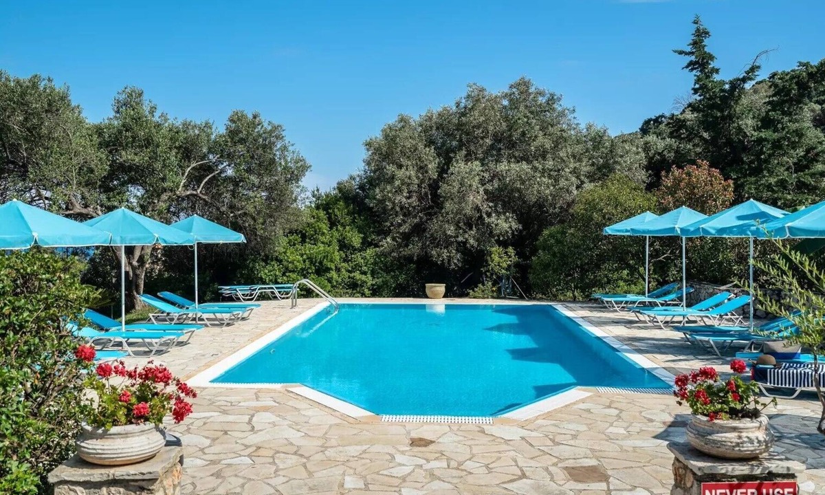 Kateleios Apartment | Studio Apartment "Anemona 1" with Shared Pool & Wi-Fi