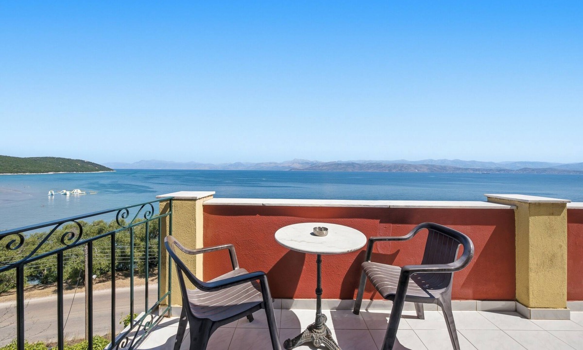 Apraos Apartment | Studio Apartment 'Apraos Bay Hotel 11' with Sea View, Wi-Fi and Air Conditioning