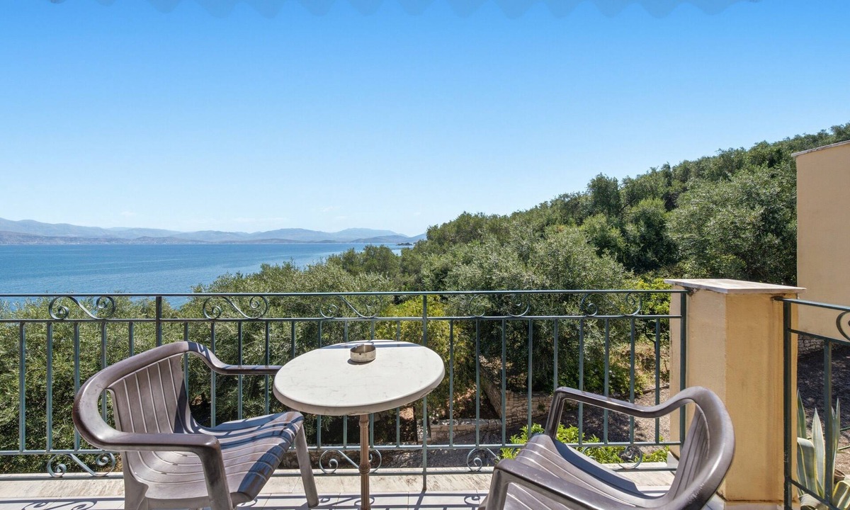 Apraos Apartment | Studio Apartment 'Apraos Bay Hotel 16' with Sea View, Wi-Fi and Air Conditioning
