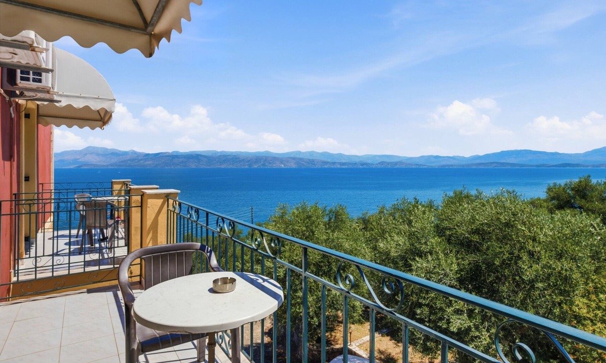 Apraos Apartment | Studio Apartment 'Apraos Bay Hotel 12' with Sea View, Wi-Fi and Air Conditioning