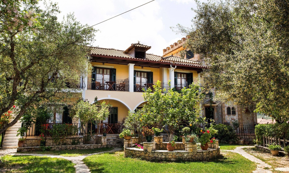 Limni Keri Apartment | Studio Apartment 'Castellos Bellos 3' with Shared Garden, Wi-Fi and Air Conditioning