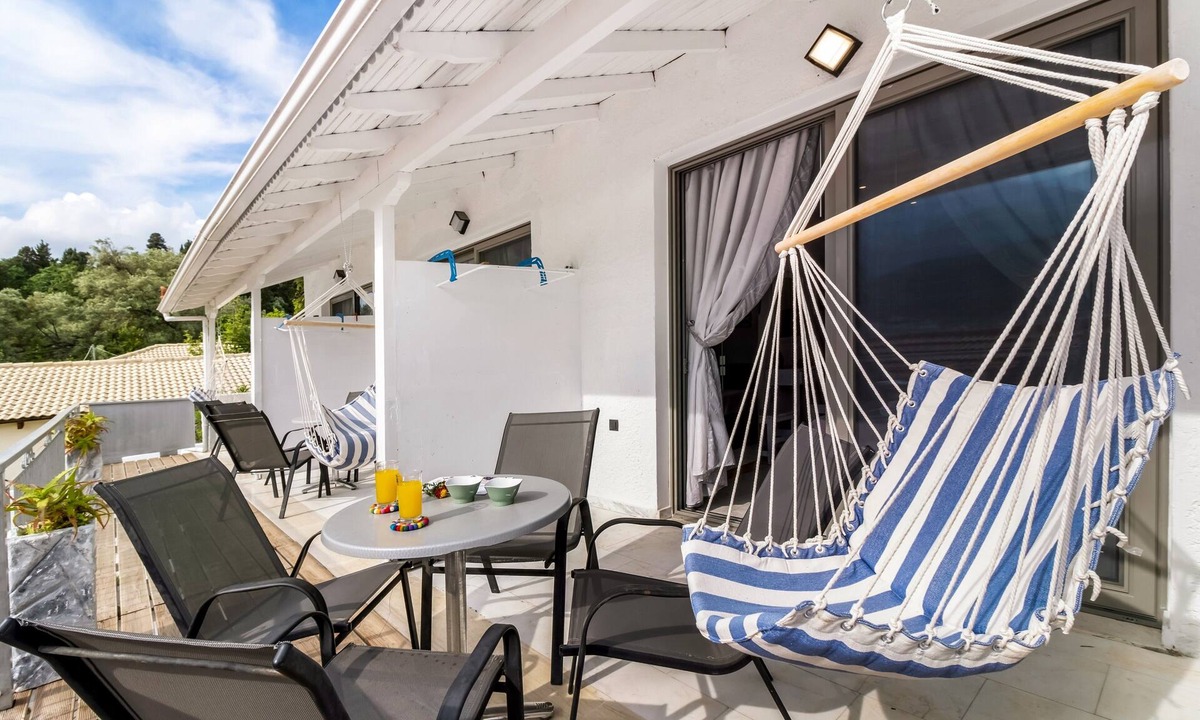 Geni Apartment | Studio Apartment "Chakalaka 3" with Sea View, Shared Pool & Wi-Fi