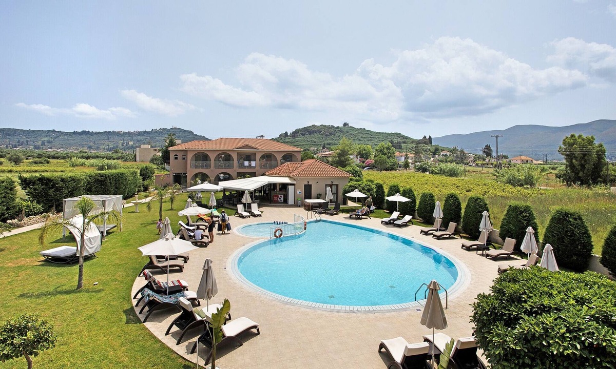 Alikanas Apartment | Studio Apartment 'Eleni's Garden Studio 2' with Pool, Private Balcony & A/C