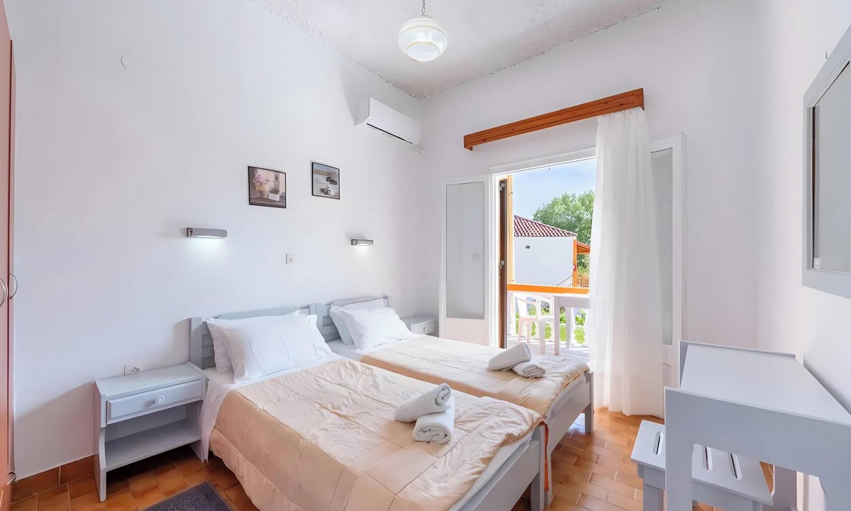 Notos Apartment | Studio Apartment 'Maltas 6' with Shared Terrace, Wi-Fi and Air Conditioning