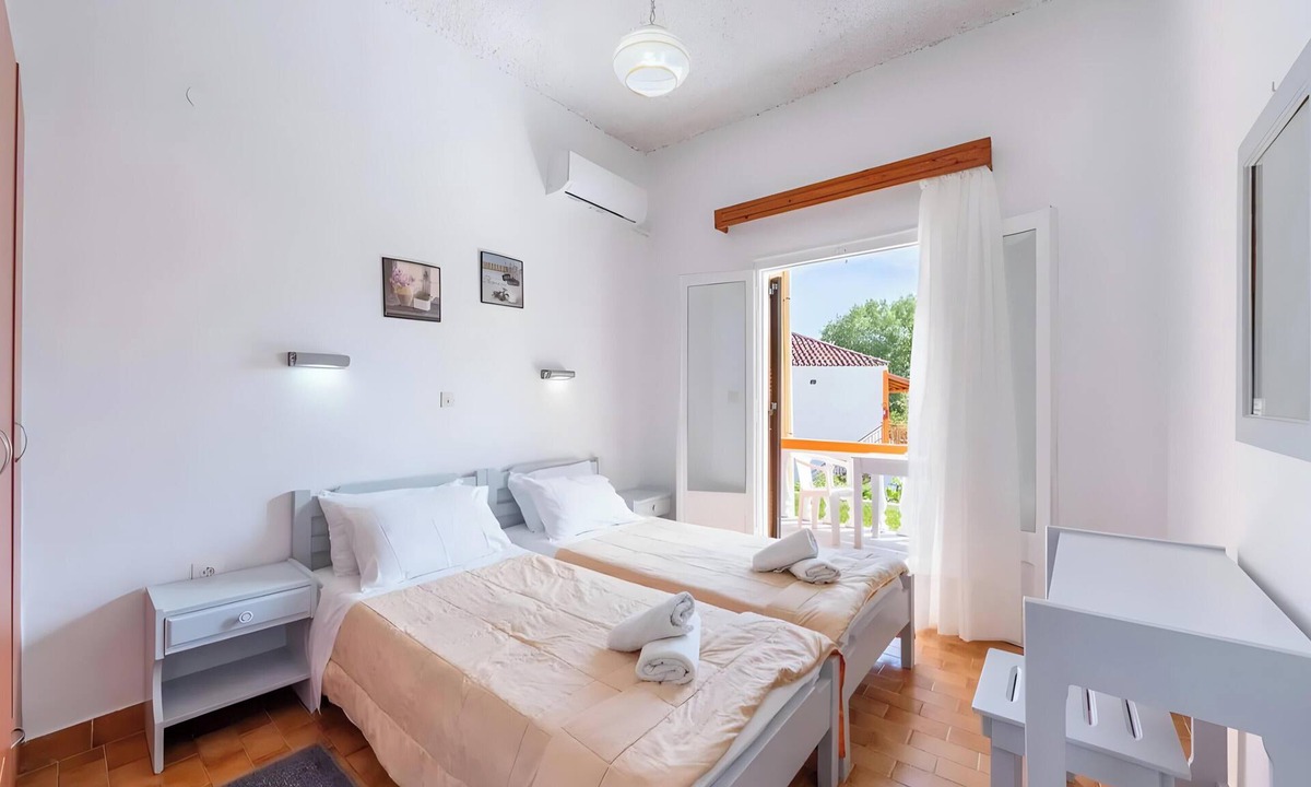 Notos Apartment | Studio Apartment 'Maltas 6' with Shared Terrace, Wi-Fi and Air Conditioning