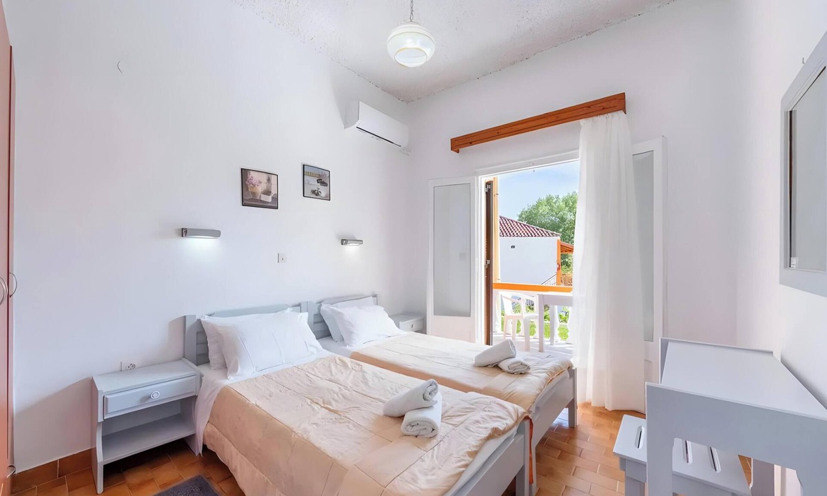 Notos Apartment | Studio Apartment 'Maltas 6' with Shared Terrace, Wi-Fi and Air Conditioning