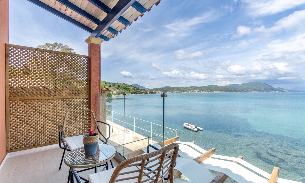 Agia Pelagia Chlomou Apartment | Studio Apartment 'Nikos Seaside 4' with Sea View, Wi-Fi and Air Conditioning