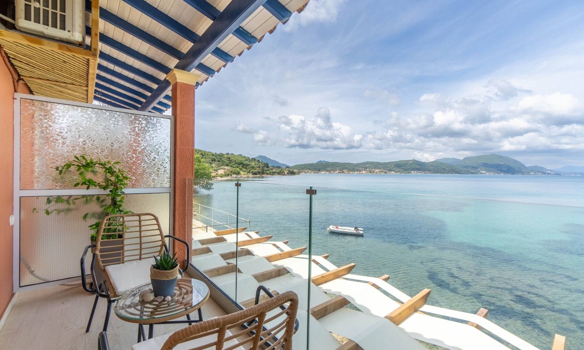 Agia Pelagia Chlomou Apartment | Studio Apartment 'Nikos Seaside 5' with Sea View, Wi-Fi and Air Conditioning