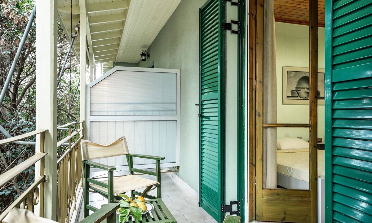 Nikiana Apartment | Studio Apartment 'Old Boat Double Studio 8' with Sea View, Wi-Fi and Air Conditioning