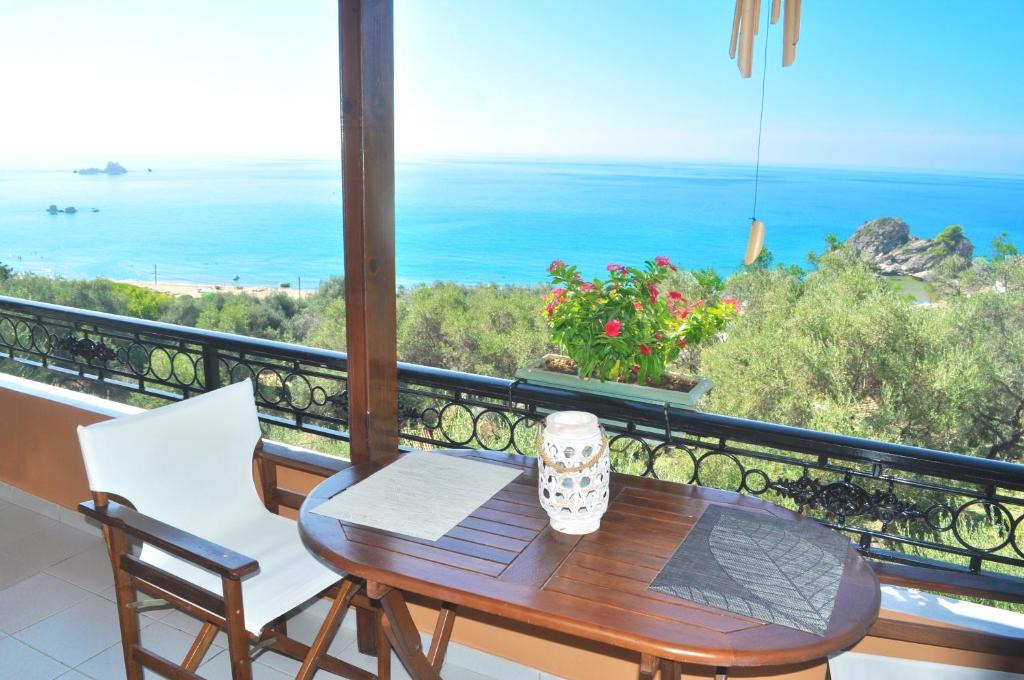 Sinarades Apartment | Studio Apartment Papadatos - Pelekas Beach, Corfu