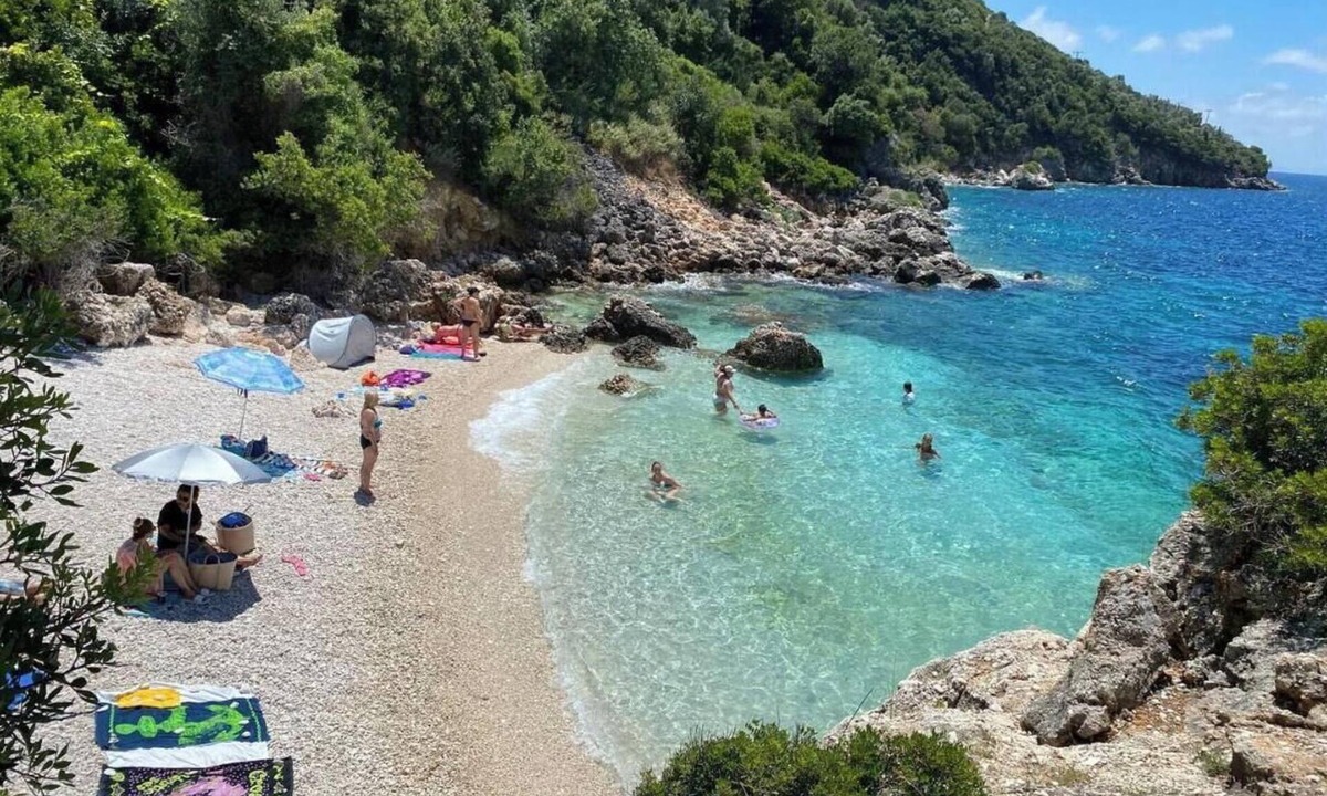 Vassiliki Apartment | Studio Apartment 'Studios and Apartments Thomas 12' with Balcony, Wi-Fi and Air Conditioning