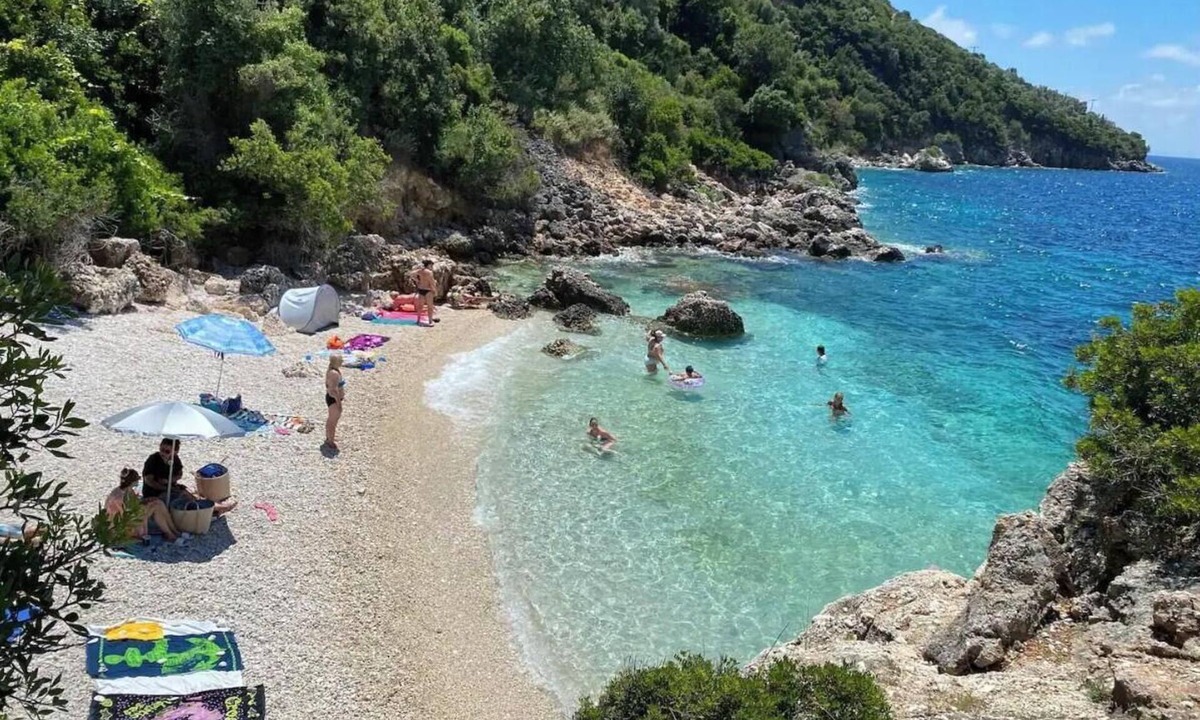 Vassiliki Apartment | Studio Apartment 'Studios and Apartments Thomas 8' with Balcony, Wi-Fi and Air Conditioning