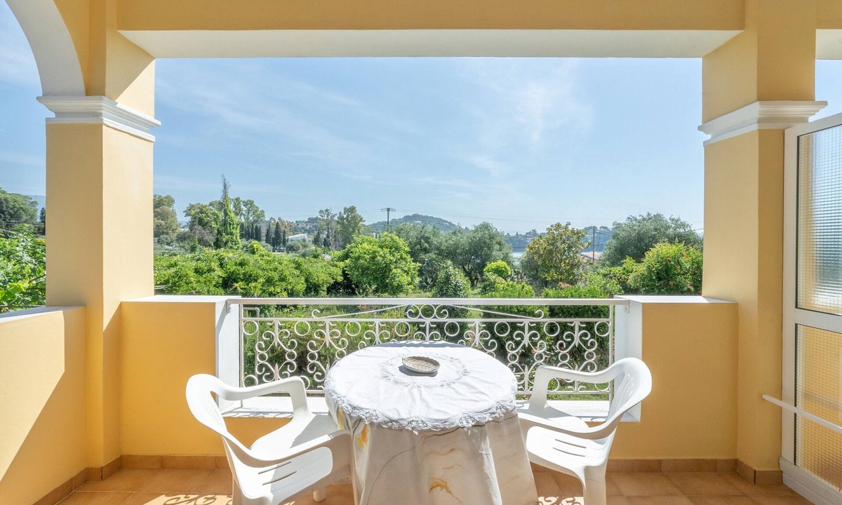 Limni Apartment | Studio 'Garden View 4' with Sea View, Wi-Fi and Air Conditioning